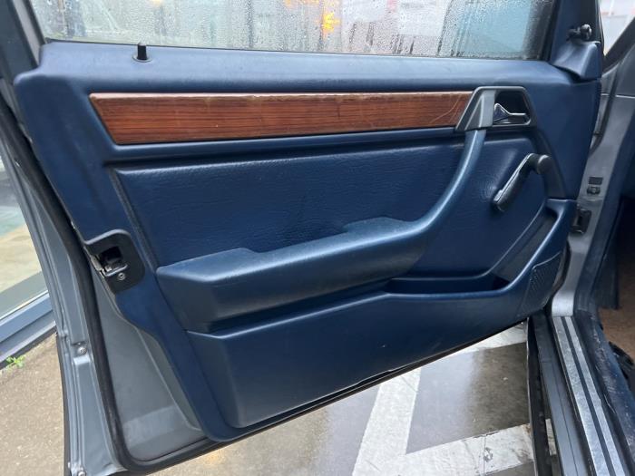 Mercedes E-Klasse V825