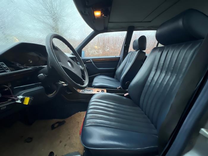 Mercedes E-Klasse V825