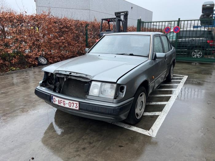 Mercedes E-Klasse V825