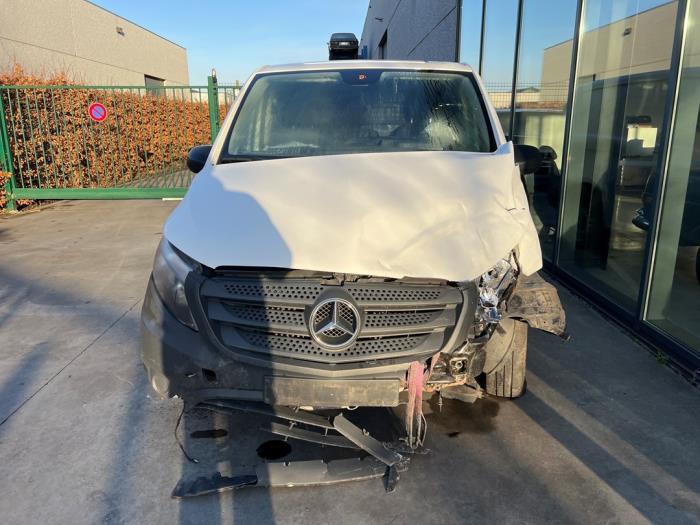 Mercedes Vito V827