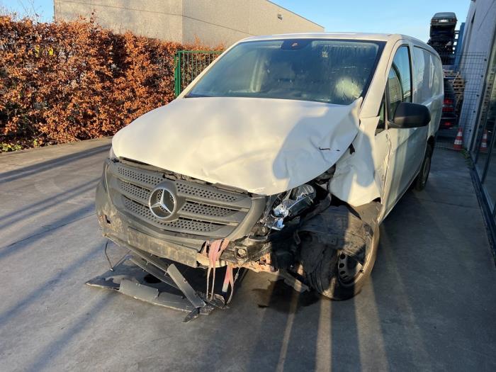 Mercedes Vito V827