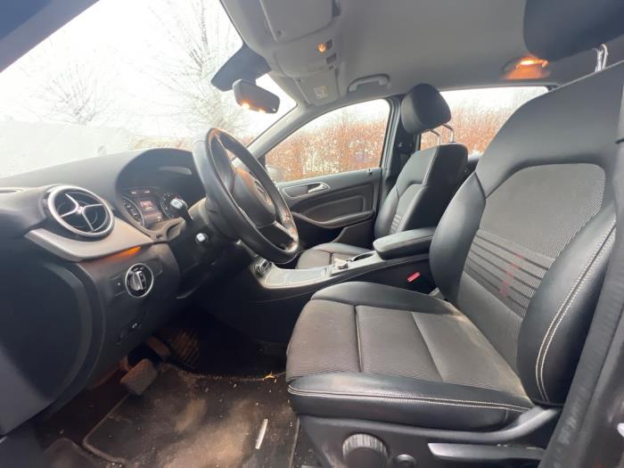 Mercedes B-Klasse V829