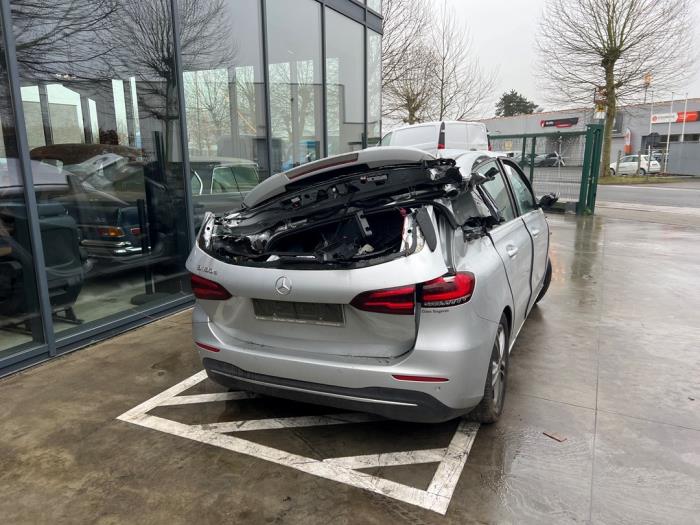 Mercedes B-Klasse V832