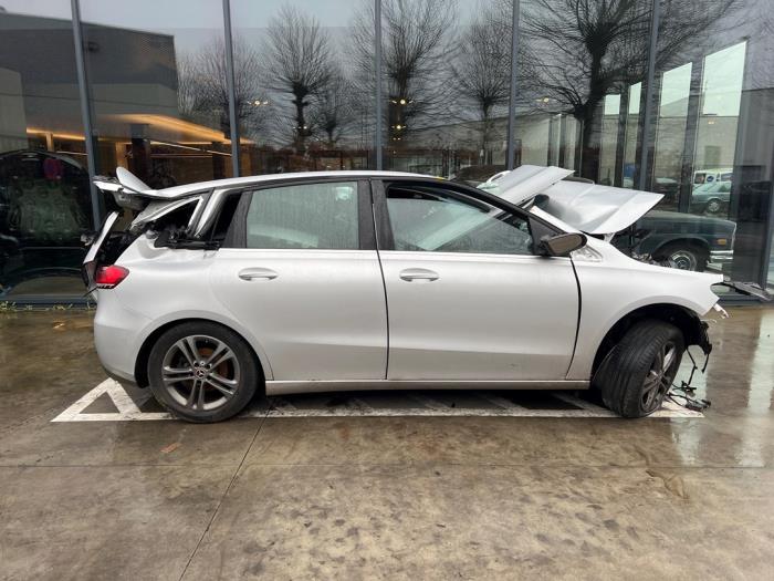 Mercedes B-Klasse V832