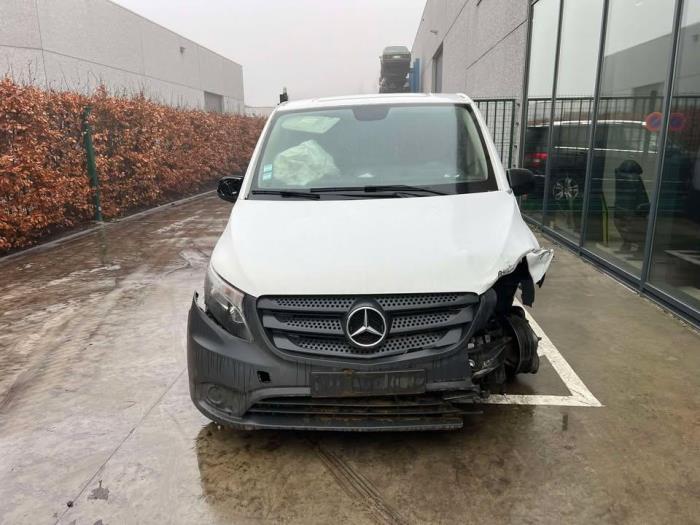 Mercedes Vito V833