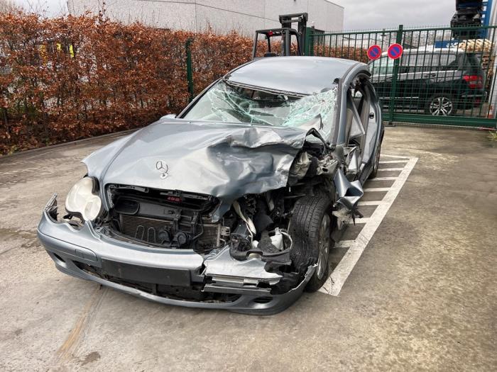 Mercedes C-Klasse V835