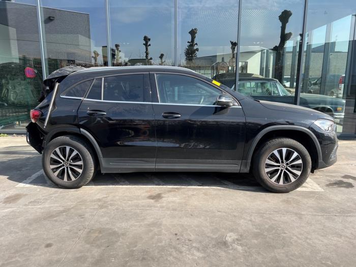 Mercedes GLA-Klasse V872