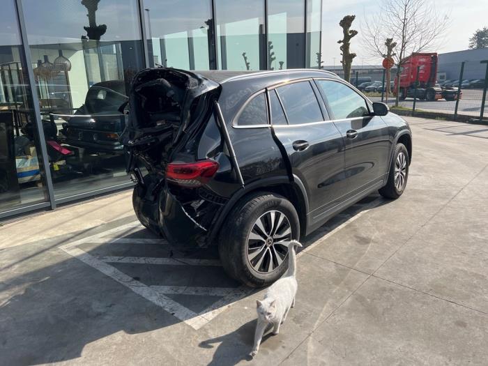 Mercedes GLA-Klasse V872