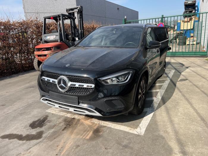 Mercedes GLA-Klasse V872