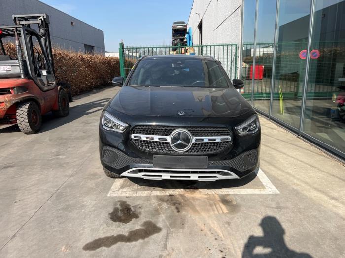 Mercedes GLA-Klasse V872