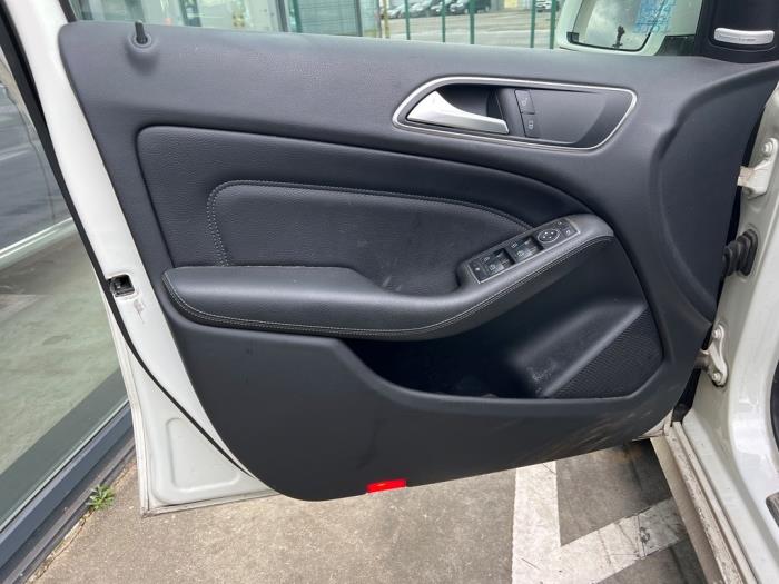 Mercedes B-Klasse V878