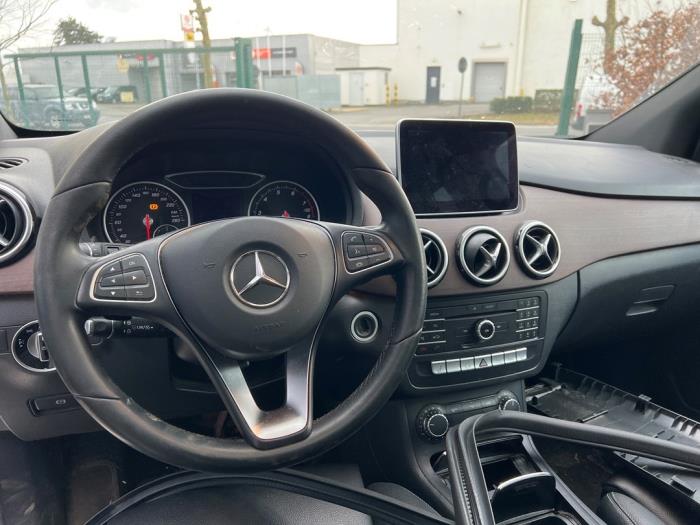 Mercedes B-Klasse V878