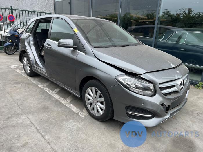 Mercedes B (W246) 1.6 B-180 BlueEFFICIENCY Turbo 16V