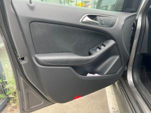 Mercedes B 1.6 B-180 BlueEFFICIENCY Turbo 16V Sloopvoertuig (2015, Grijs)