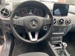Mercedes B 1.6 B-180 BlueEFFICIENCY Turbo 16V Sloopvoertuig (2015, Grijs)