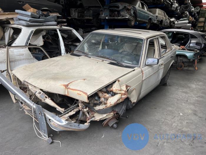 Mercedes 200-280 (W123) 200