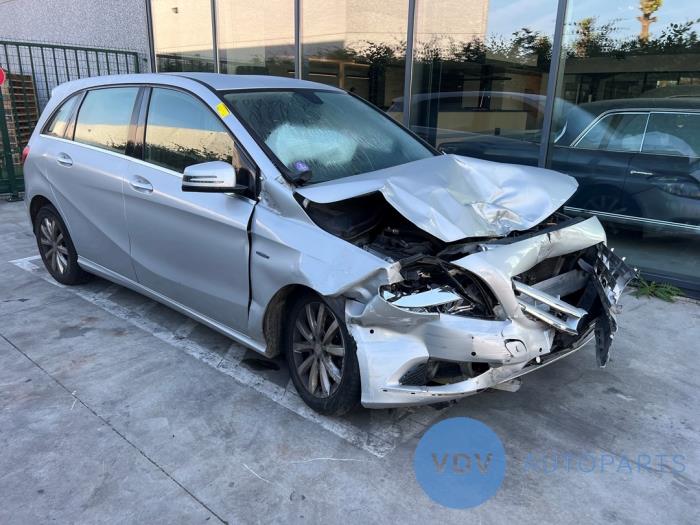Mercedes B (W246) 1.6 B-180 BlueEFFICIENCY Turbo 16V