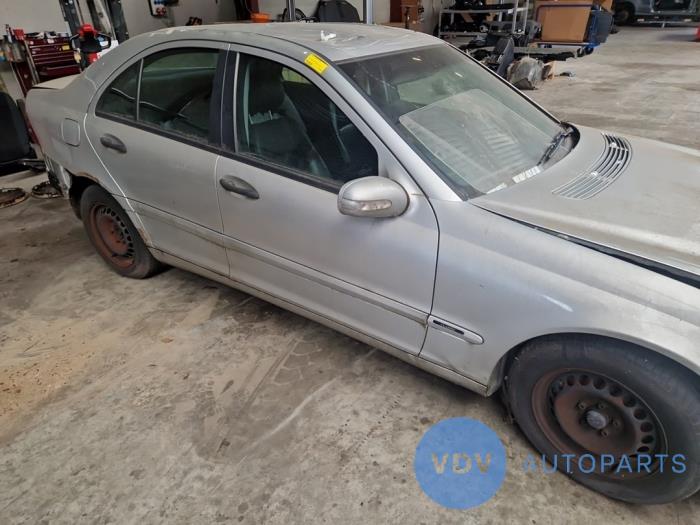 Mercedes C (W203) 2.2 C-200 CDI 16V