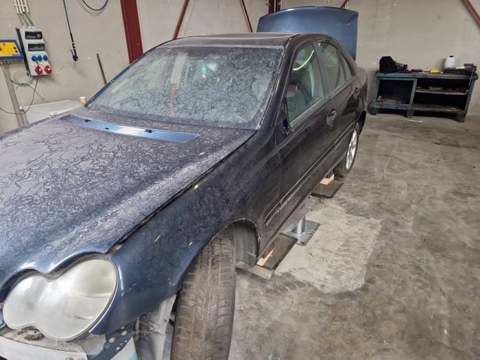 Mercedes C-Klasse V975