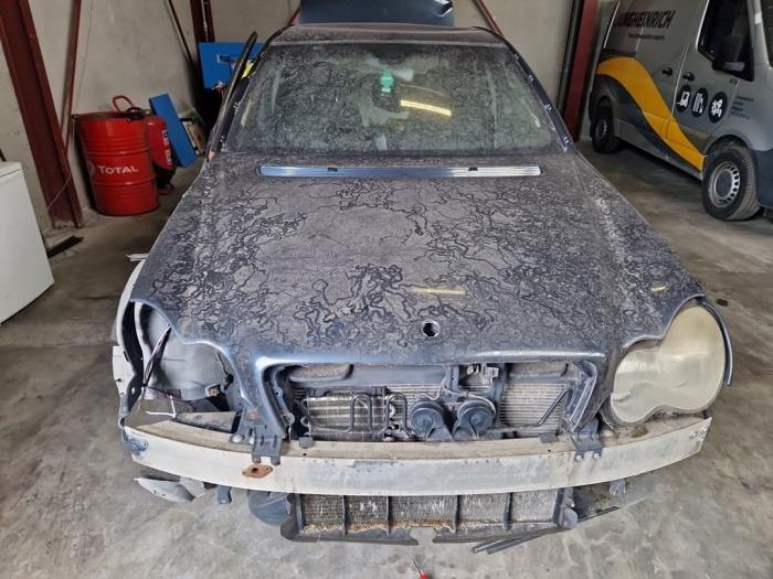 Mercedes C-Klasse V975