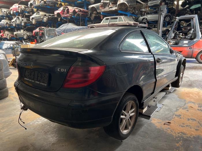 Mercedes C Sportcoupé 2.2 C-220 CDI 16V Sloopvoertuig (2003, Zwart)