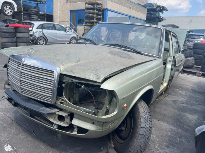 Mercedes 200 - 500 V988