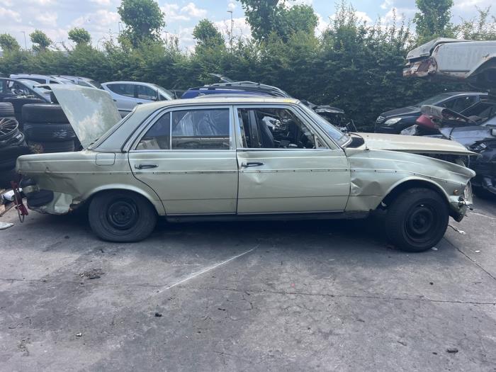 Mercedes 200 - 500 V988