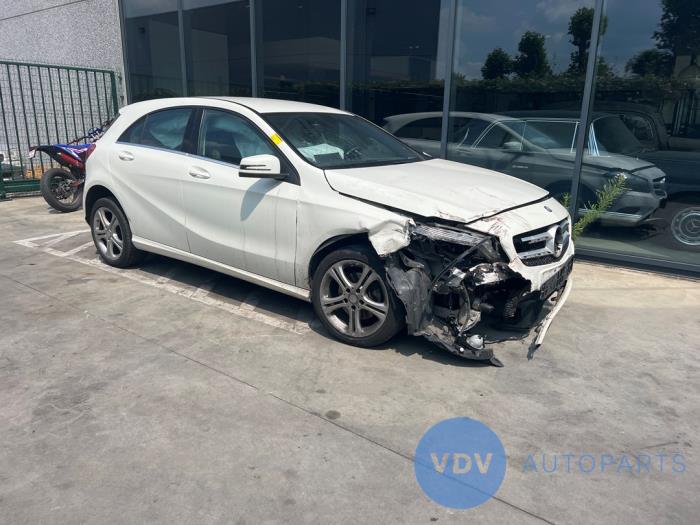 Mercedes A (W176) 1.6 A-180 16V