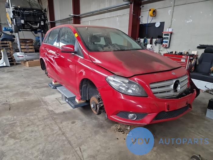 Mercedes B (W246) 1.6 B-180 BlueEFFICIENCY Turbo 16V