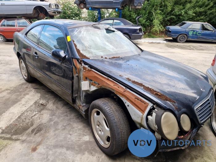 Mercedes CLK (C208) 2.0 200 16V