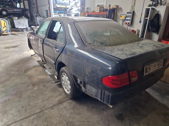 Mercedes E-Klasse V1023