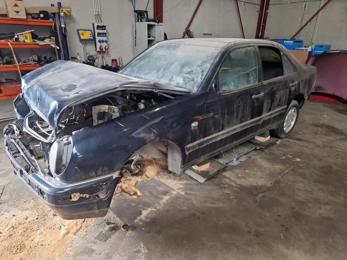 Mercedes E-Klasse V1023