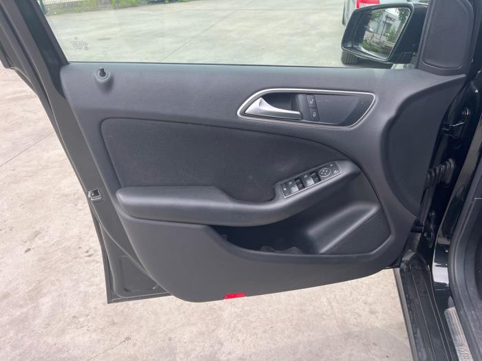 Mercedes B-Klasse V1026