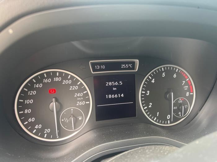 Mercedes B-Klasse V1026