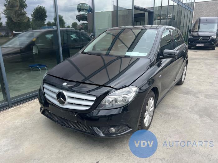 Mercedes B (W246) 1.6 B-180 BlueEFFICIENCY Turbo 16V