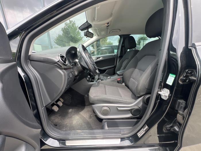 Mercedes B-Klasse V1026