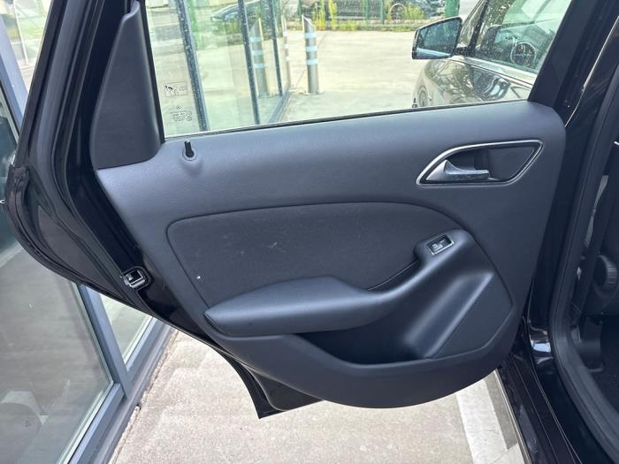 Mercedes B-Klasse V1032