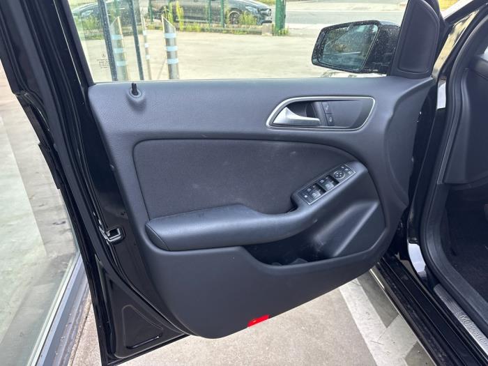 Mercedes B-Klasse V1032