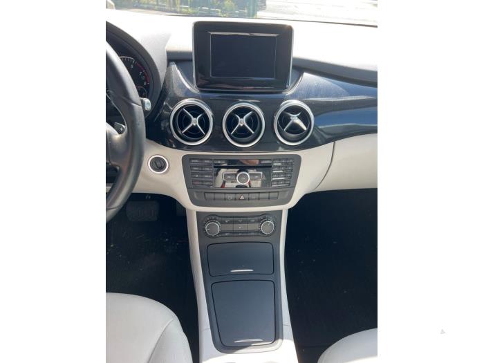 Mercedes B-Klasse V1048