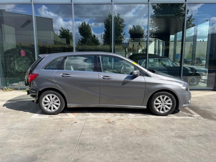 Mercedes B-Klasse V1048