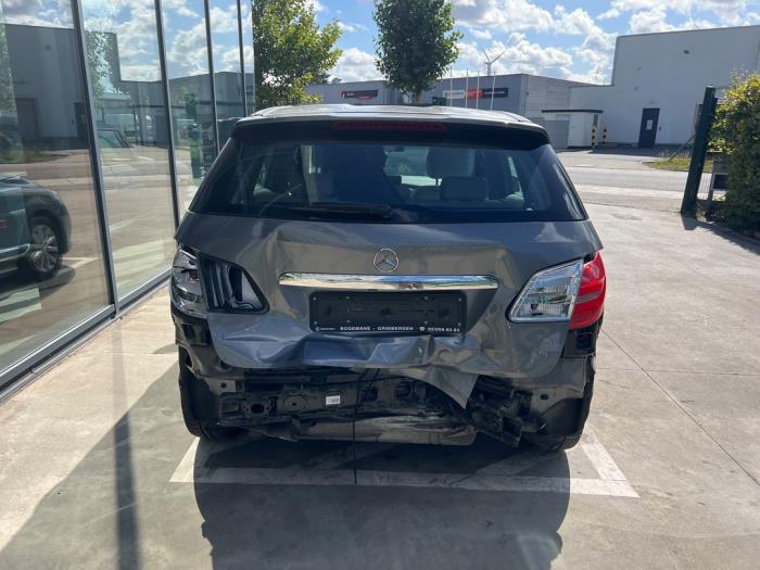 Mercedes B 1.6 B-180 BlueEFFICIENCY Turbo 16V Sloopvoertuig (2013, Aubergine, Zilvergrijs, Grijs)