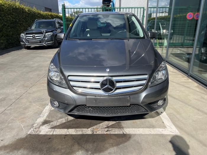 Mercedes B-Klasse V1048