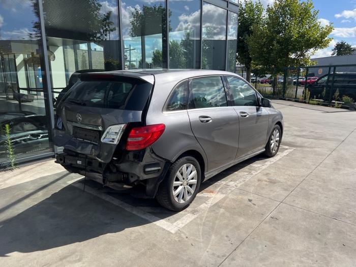 Mercedes B-Klasse V1048