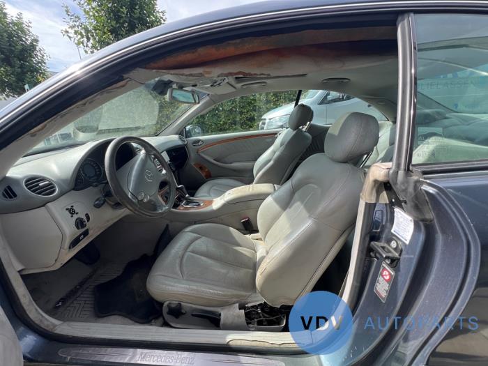 Mercedes CLK 2.6 240 V6 18V Sloopvoertuig (2002, Blauw)