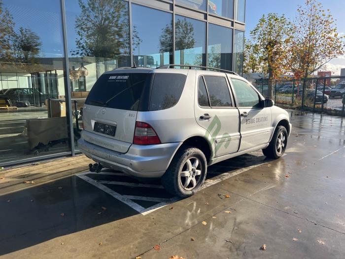 Mercedes ML-Klasse V1089