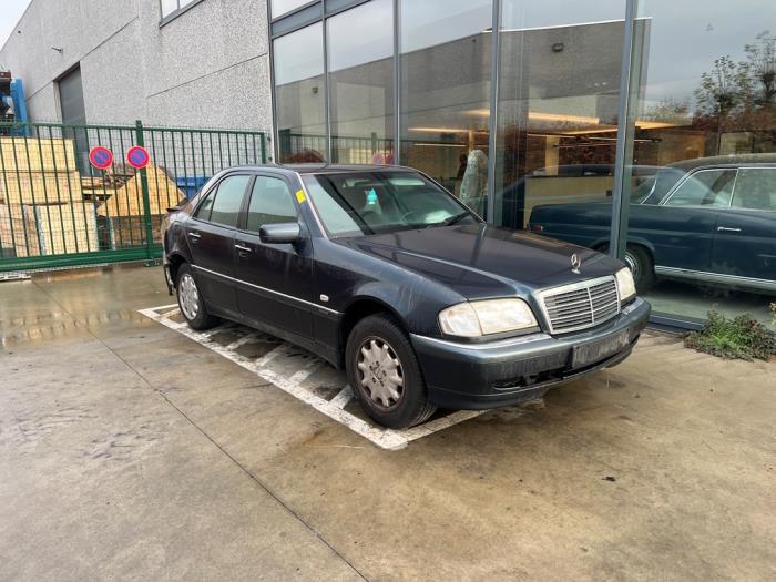 Mercedes C (W202) 1.8 C-180 16V