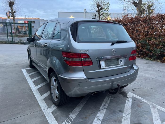 Mercedes B-Klasse V1100