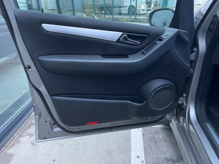 Mercedes B-Klasse V1100