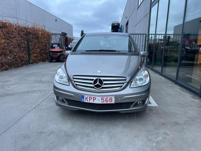 Mercedes B-Klasse V1100