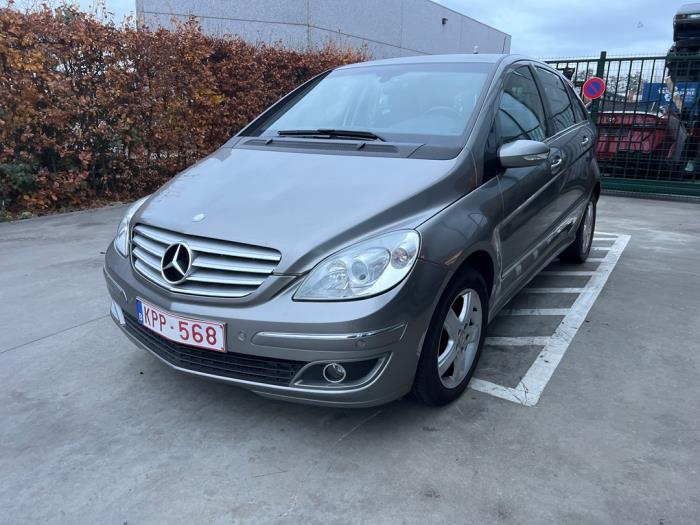 Mercedes B-Klasse V1100